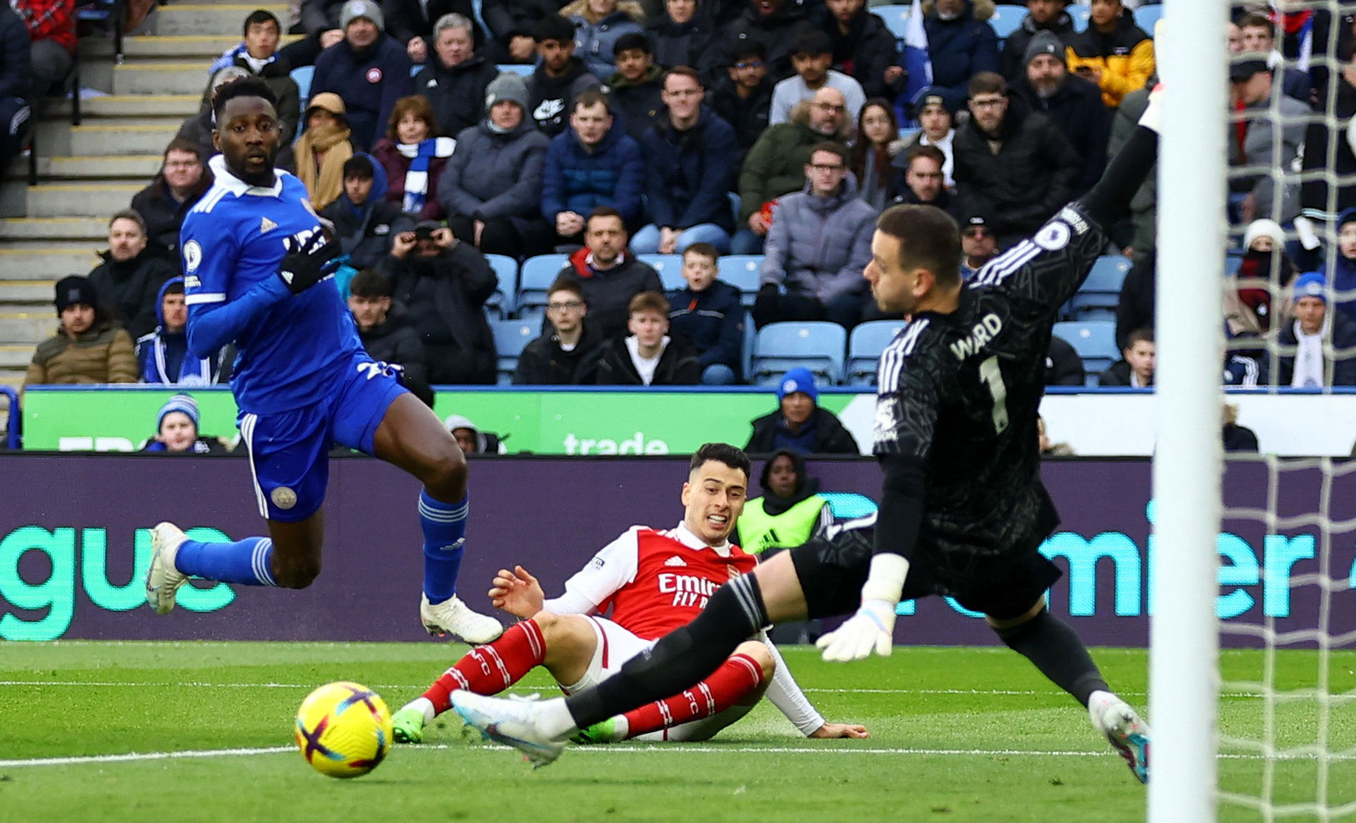 雷斯没有出 雷斯没有出