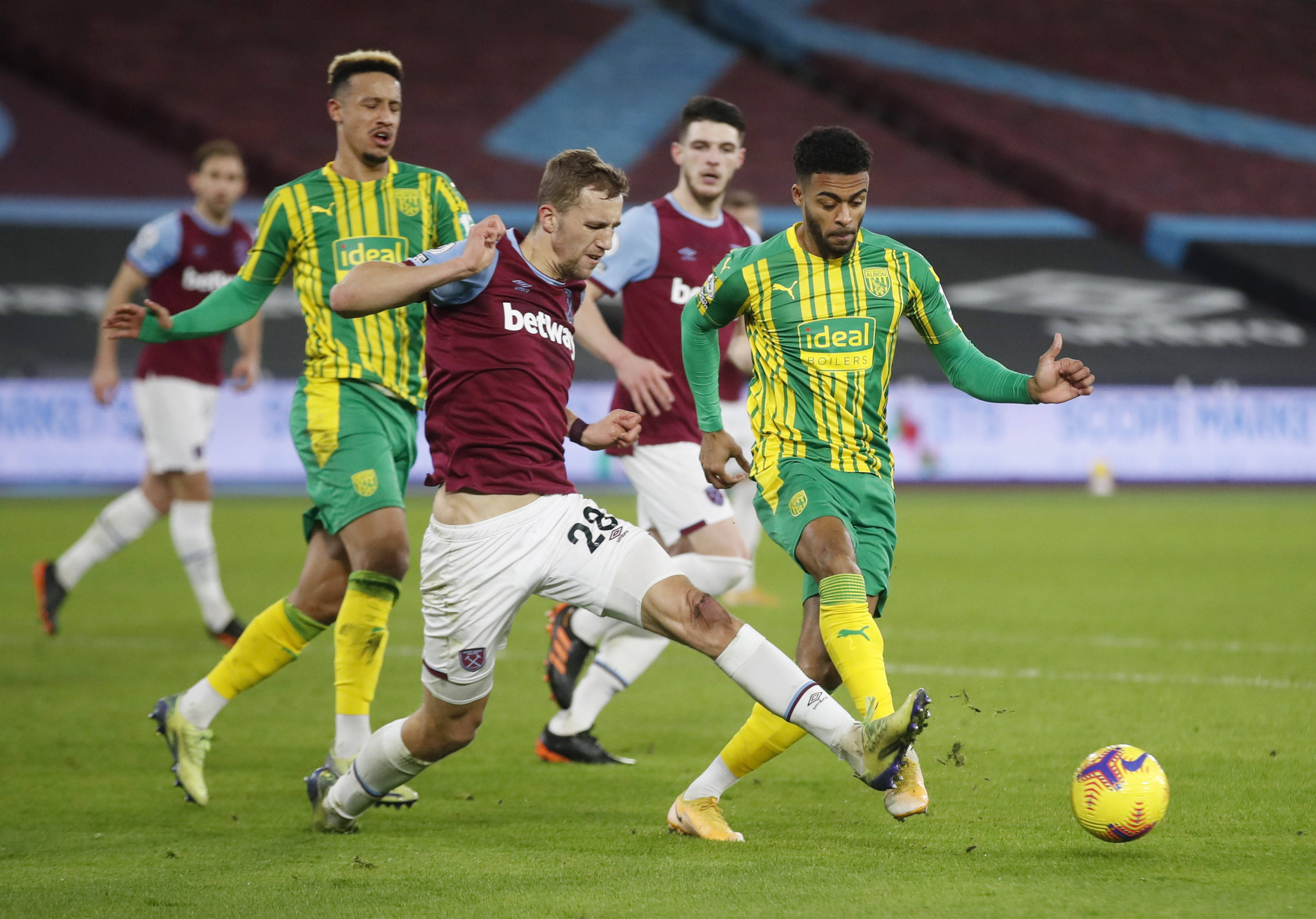 中场阵容已 中场阵容已